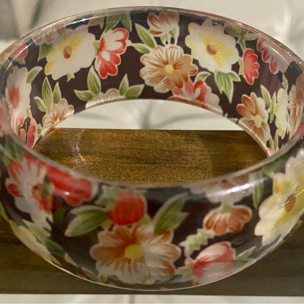 Vintage Lucite Bangle with flowers and Roses